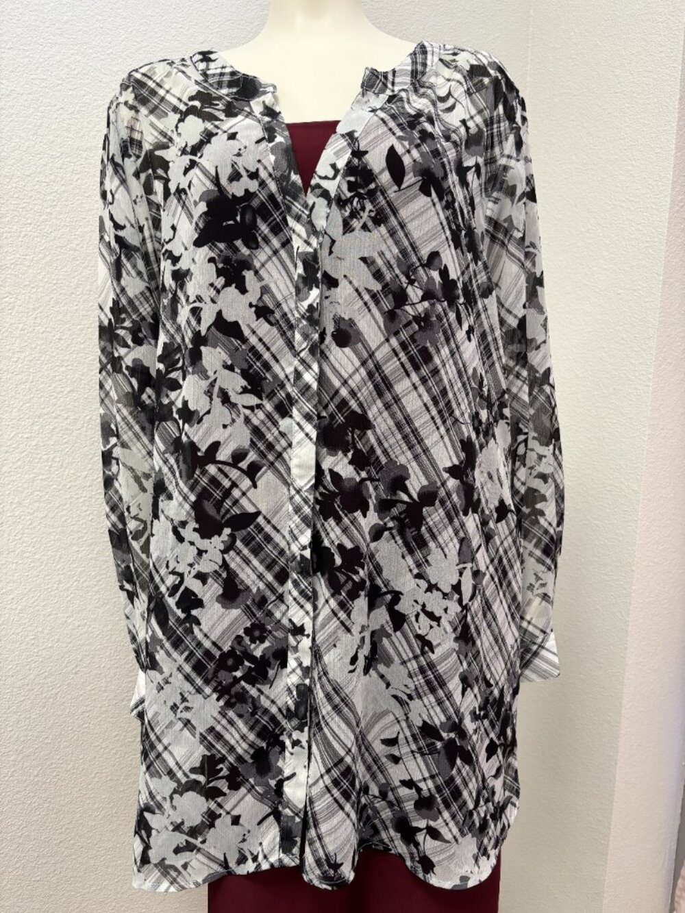 Roaman’s Women’s 26W Tunic Blouse Black White Floral Plaid Long Sleeve Plus Size